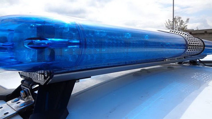 Опитал да пререже гърлото си пред очите на съседи в