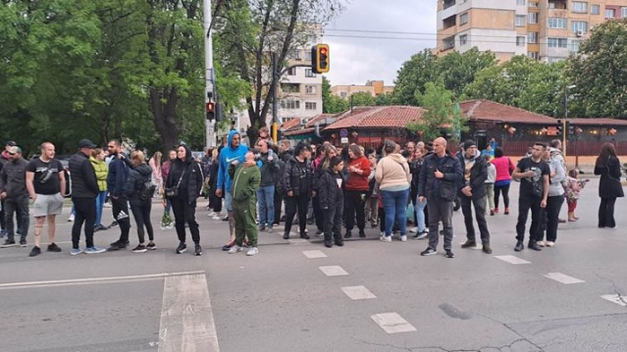 Близки на пострадали и загинали при катастрофи блокираха бул. Сливница
