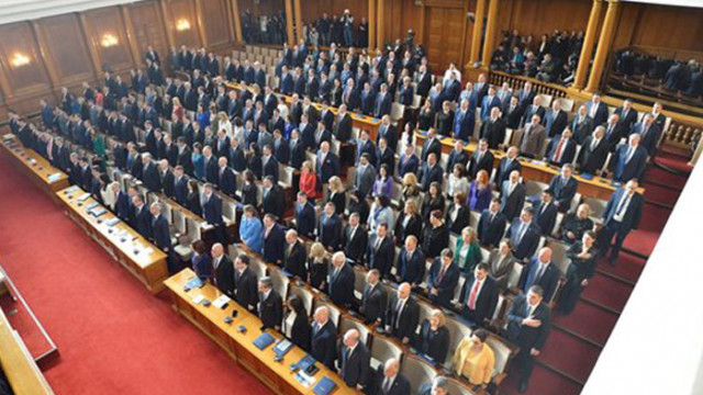 Двама нови депутати положиха клетва в парламента днес Веселин Недев
