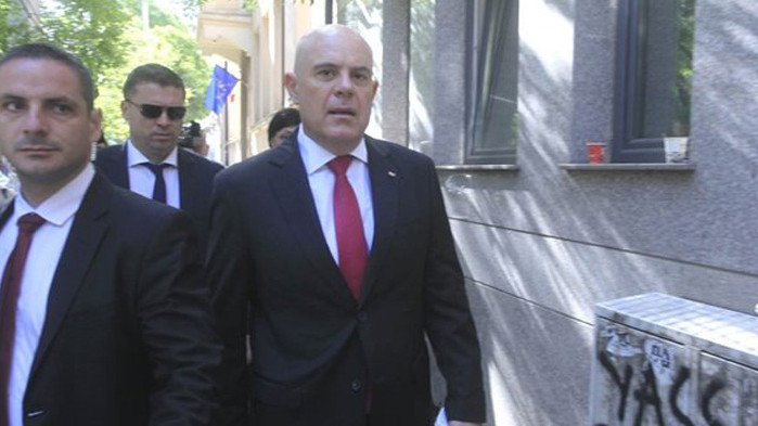 Главният прокурор Иван Гешев няма да отиде днес в правната