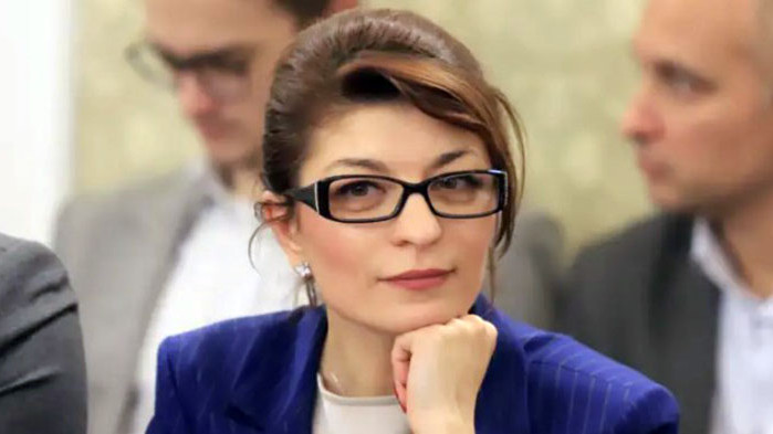 Десислава Атанасова на правна комисия: Щом Гешев не може, да дойде друг прокурор на изслушване