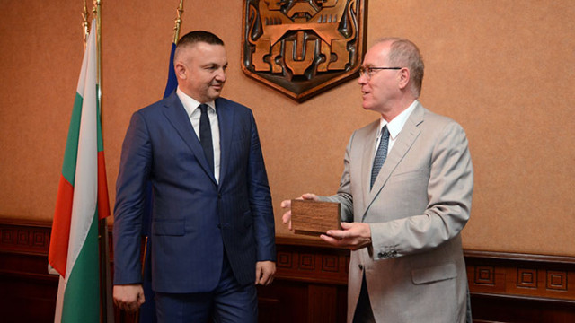 Кметът на Варна Иван Портних се срещна с посланика на Швейцария