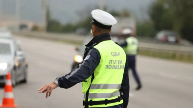 Непълнолетен подкара кола и блъсна възрастен мъж във Врачанско съобщиха
