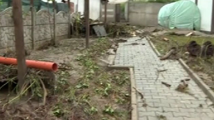 Строителна борса отвори през нощта, за да даде чували с