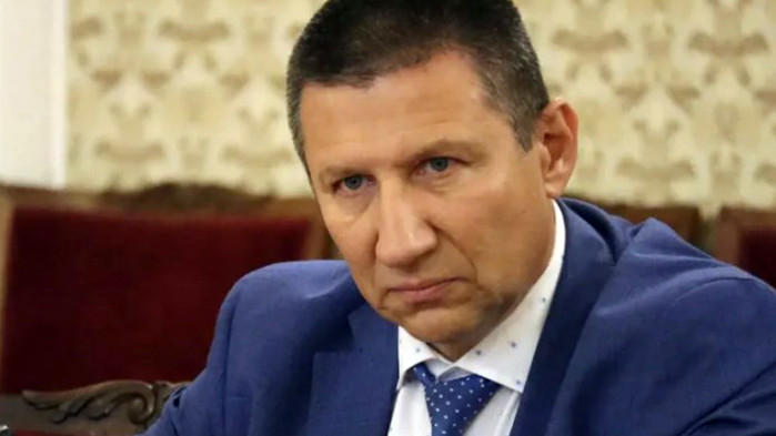 Той беше избран вчера и по принцип трябва да остане