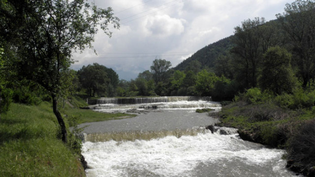 Повишено е нивото на река Бистрица при кюстендилското село Соволяно и