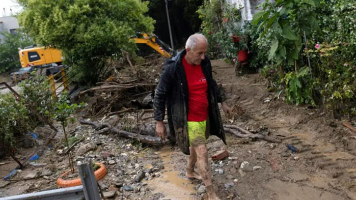 Наводнени улици и къщи в Солун