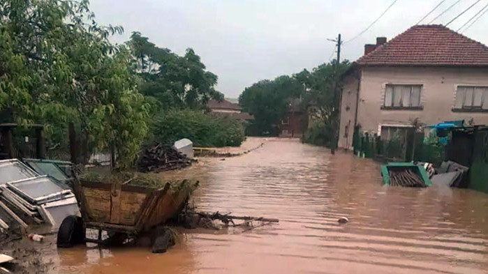 Жълт код за значителни валежи с гръмотевици в седем области