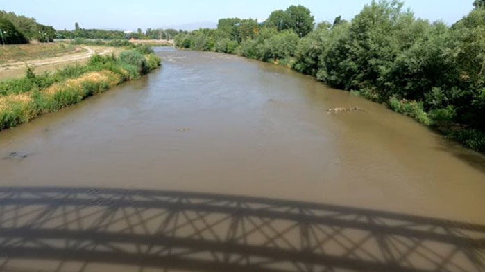 Трима загинали, са били открити в извадения днес от река