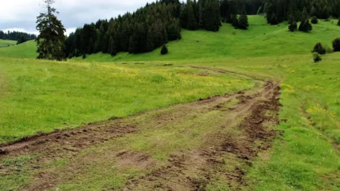 Под патронажа на Румен Радев: Бетон, арматура и багери на връх Рожен (СНИМКИ)