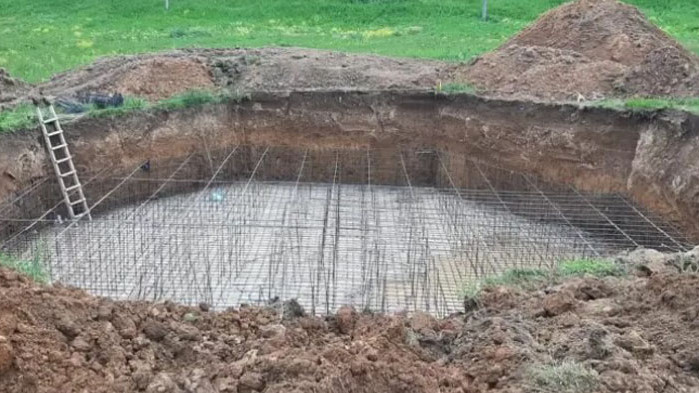 Под патронажа на Румен Радев: Бетон, арматура и багери на връх Рожен (СНИМКИ)