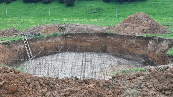 Недоволство и петиции срещу струващия милион Пилон на Радев