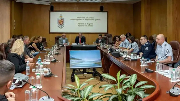 Това стана ясно след среща на опечалени родители с вътрешния