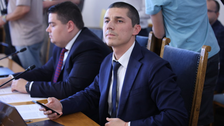ГЕРБ, ДПС и "Възраждане" върнаха Славов, не искат да го слушат за Сарафов
