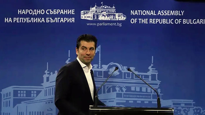Кирил Петков заплаши: Ако ГЕРБ продължат с плаващите мнозинства, парламентът няма да продължи