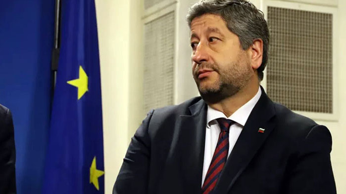 НПО свързано с Христо Иванов залива мрежата със спонсорирани реклами