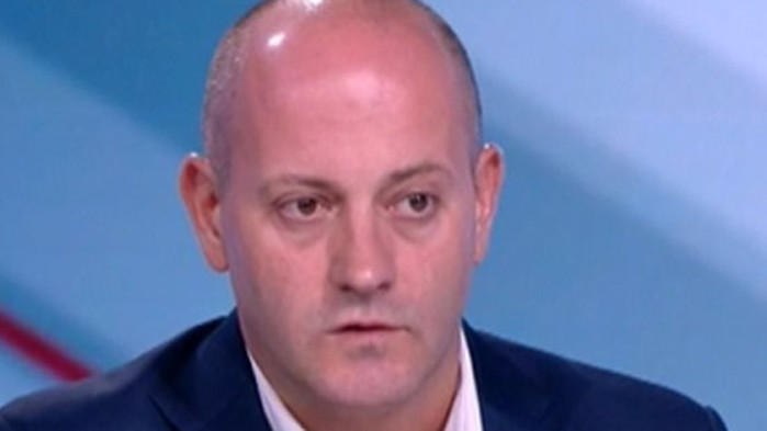 Конструкцията на кабинета е много крехка и може да се