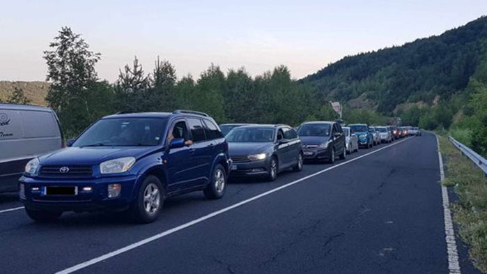 Над 2 километра е опашката на ГКПП Маказа на изход