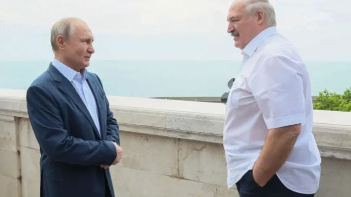 Непотвърдено: Снощи Лукашенко се евакуира от Беларус, последно засякоха самолета му в Турция
