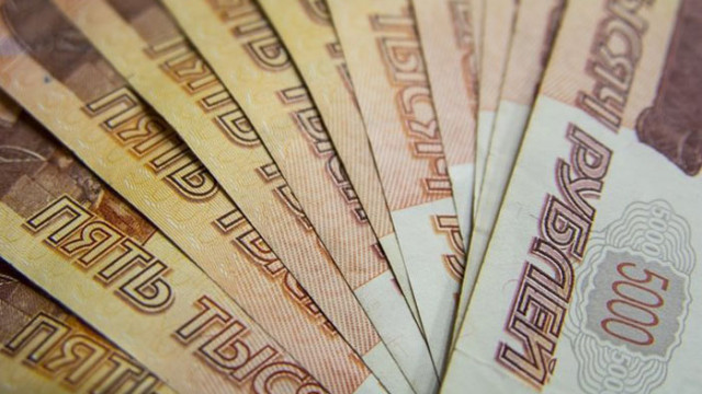 Срив на руската рубла над 100 за един долар