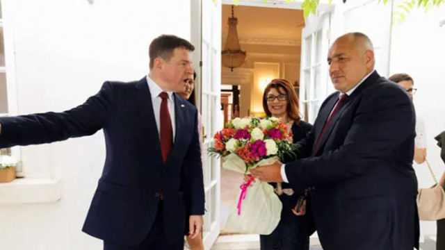 Борисов и Атанасова на прием в Британското посолство