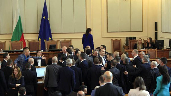 ГЕРБ с вътрешни санкции - глоба 100 лв за закъснелите