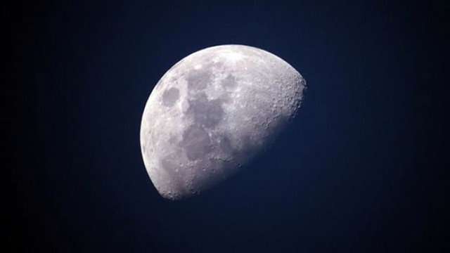 НАСА търси доказателства за живот на Луната