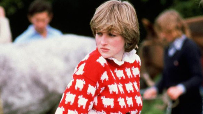 Емблематичният пуловер на принцеса Даяна с бели и една черна