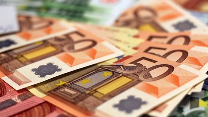 Курсът на еврото днес остана над прага от 1,09 долара,