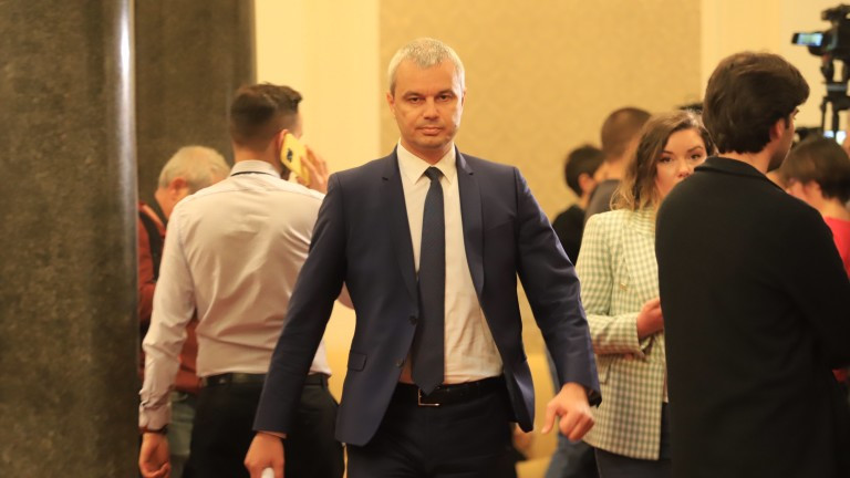 ТАСС забеляза, че Костадинов сравнява България с Украйна преди 10 години
