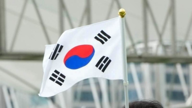 Външното министерство на Южна Корея обяви днес нови санкции срещу две лица