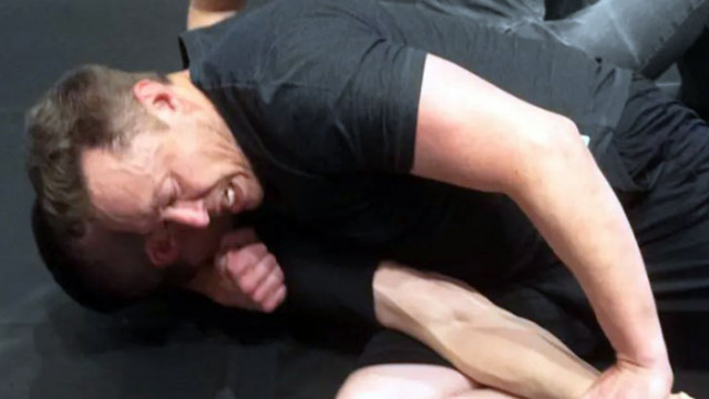 Илон Мъск с подготовка по бойни изкуства за мача си с Марк Зукърбърг