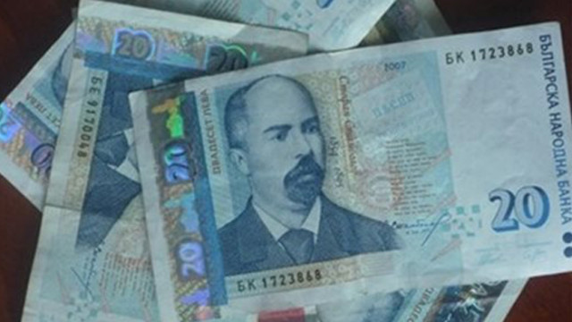 ДНК по банкноти уличи 18-годишен в кражба на 20 000 лв. в Бургас