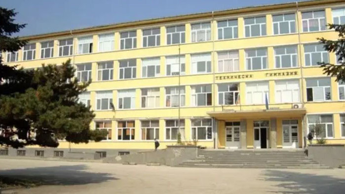 Деца от Варна без място за спорт и игри заради заключени училищни дворове