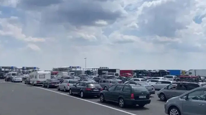 Системата за граничен контрол се срина, предава 24 часа. Не