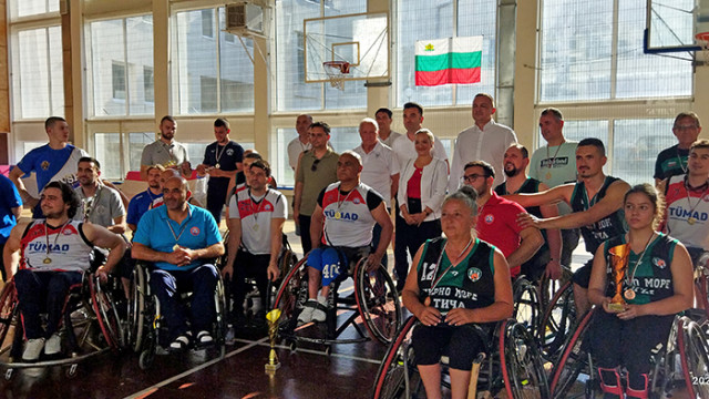 Наградиха победителите в турнира по баскетбол на колички, провел се във Варна