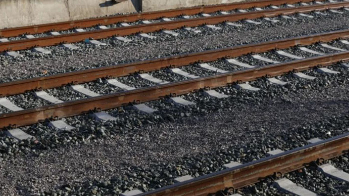 Влак блъсна и уби мъж край Дупница