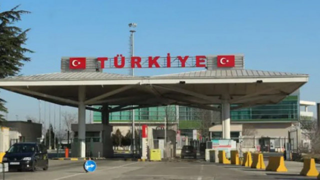 Група от 25 нелегални мигранти са били заловени от турските