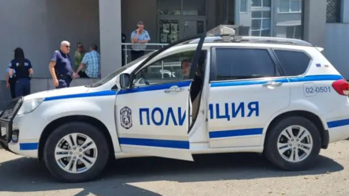 Служители на МВР излязоха на предупредителен протест в различни точки