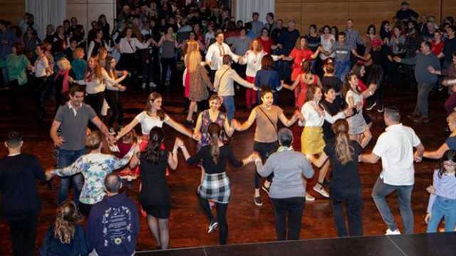 В Брюксел ще учат български народни танци