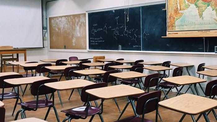 В училището Владислав Рибникар в Белград, където преди около два