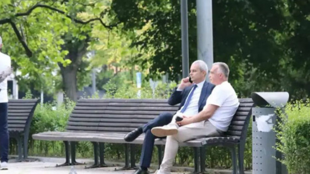 Лидерът на Възраждане Костадин Костадинов се срещна с бившия говорител