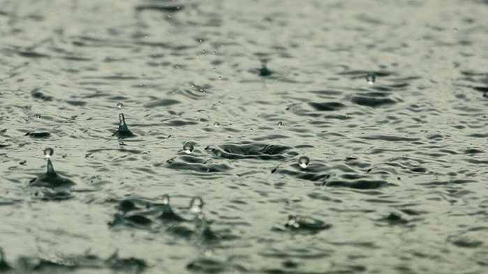 През нощта валежите временно ще спрат и облачността ще се