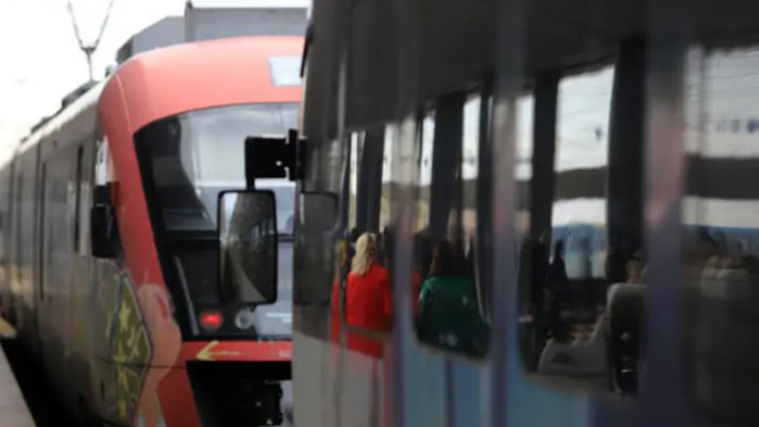 Преустановено е движението на влаковете в междугарието Костенец – Ихтиман.