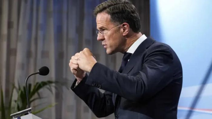 Холандският премиер Марк Рюте обяви, че подава оставка – своята