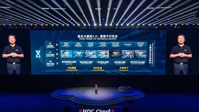 В петък китайският технологичен гигант Хуауей“ представи официално най-новата версия