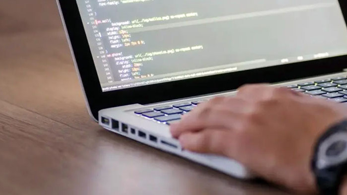 Броят на обявите за работа през юни е спаднал с