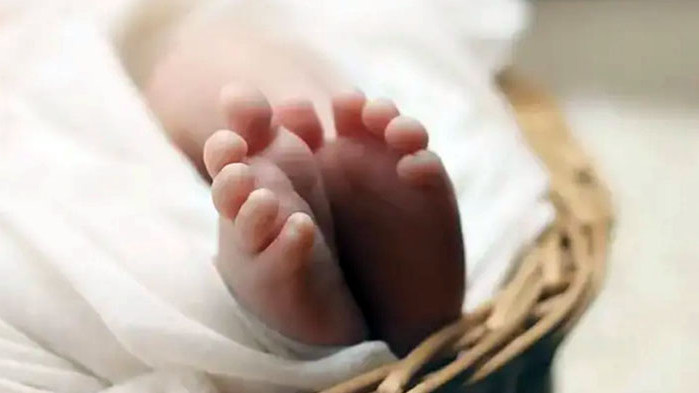 Бебе на три дни е починало в болницата в Луковит.