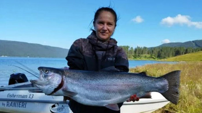 Туристи извадиха гигантска риба от водите на яз.Доспат, съобщава вестник