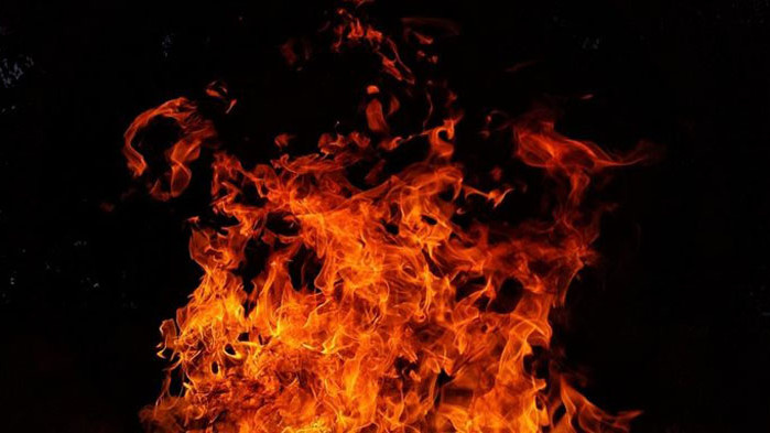 Микробус с пътници се запали в движение през изминалата нощ